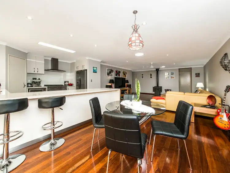 63 Templetonia Promenade, Halls Head WA 6210