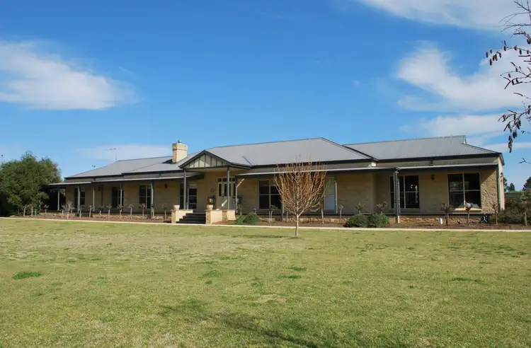 42 Snell Road, Barooga NSW 3644