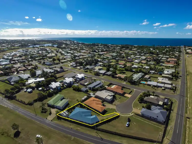 8 Warren Pl, Bargara QLD 4670