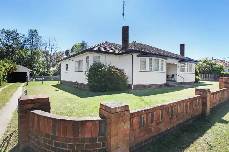 17 John Street, Uralla NSW 2358