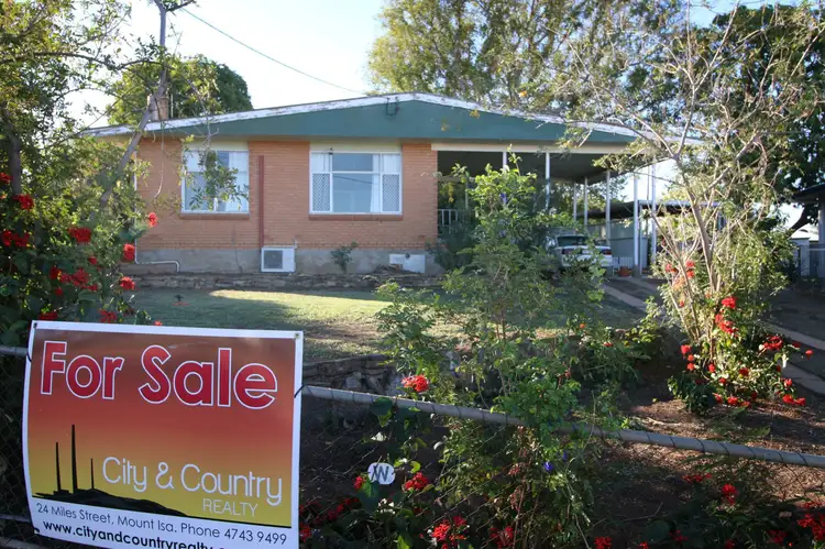 4 Topaz Street, Mount Isa QLD 4825