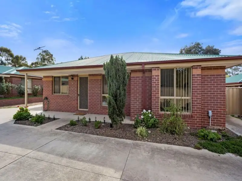 Main view of Homely unit listing, Unit 2/71 Simpsons Road, Eaglehawk VIC 3556