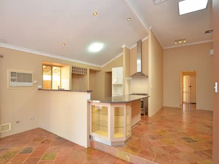 18 Winchester Place, Ballajura WA 6066
