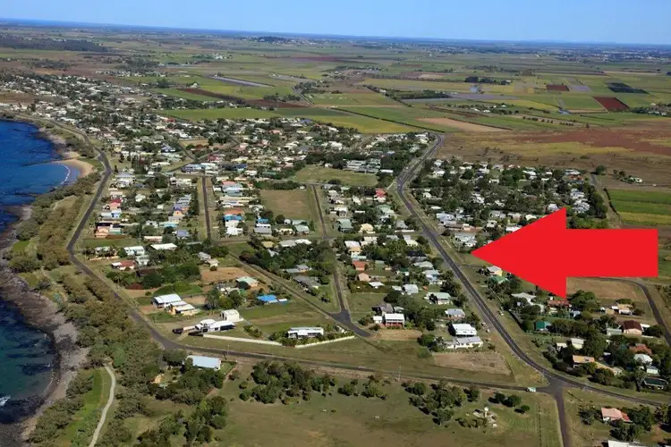 27 BURNETT HEADS Road, Burnett Heads QLD 4670