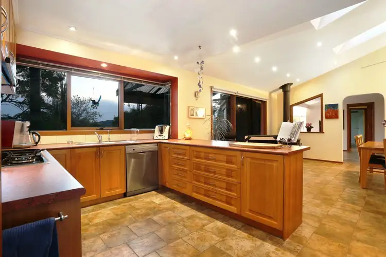 Sixth view of Homely house listing, 2 Nicole Court, Mooroolbark VIC 3138
