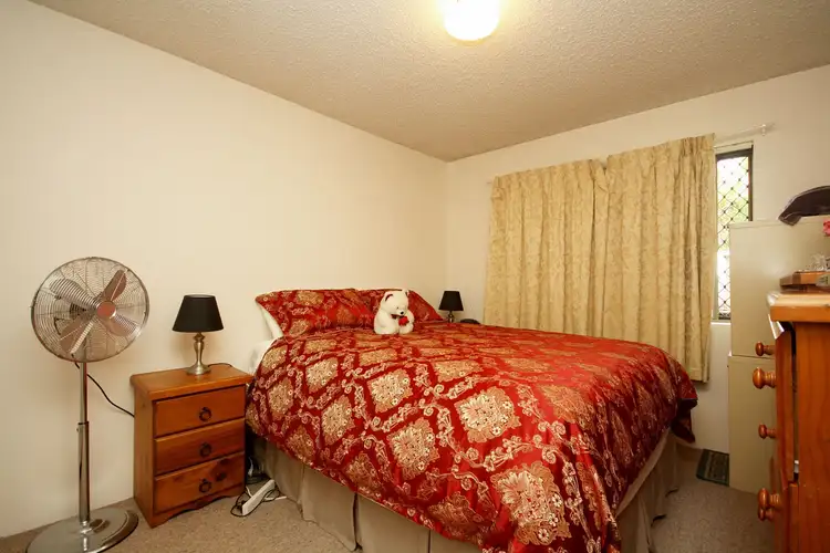 Fifth view of Homely unit listing, 2/137 Prince Edward Parade, Scarborough QLD 4020