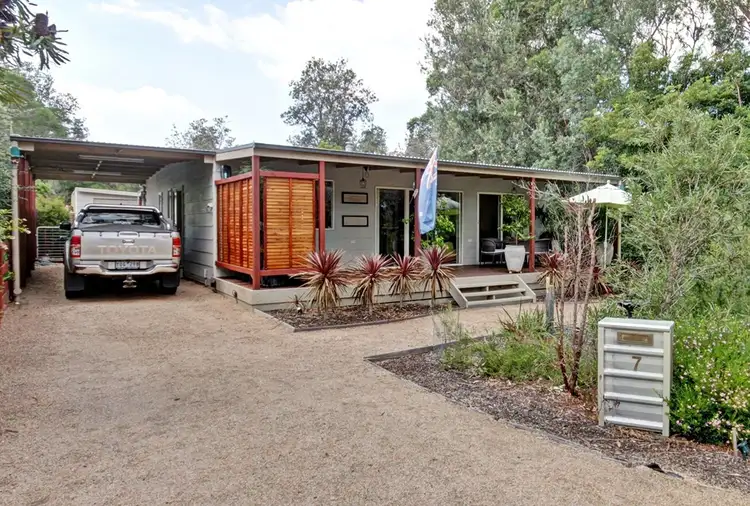 7 Fourth Avenue, Raymond Island VIC 3880