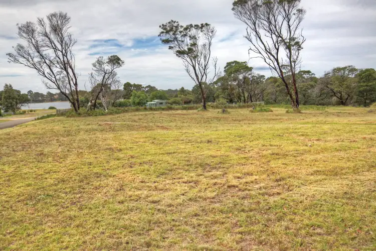 43 Lake Shore Drive, Newlands Arm VIC 3875