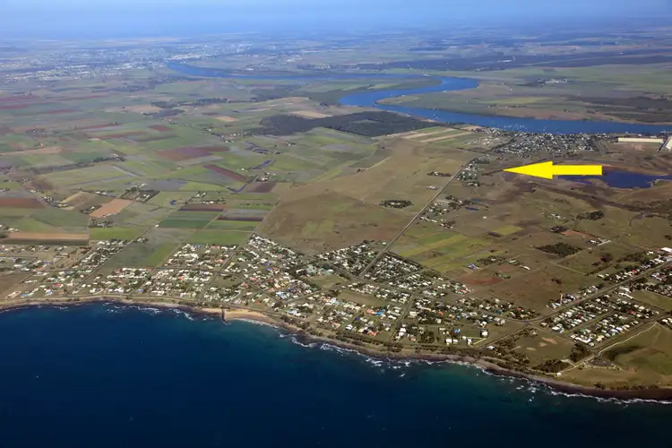 14 CANEFIELD Street, Burnett Heads QLD 4670