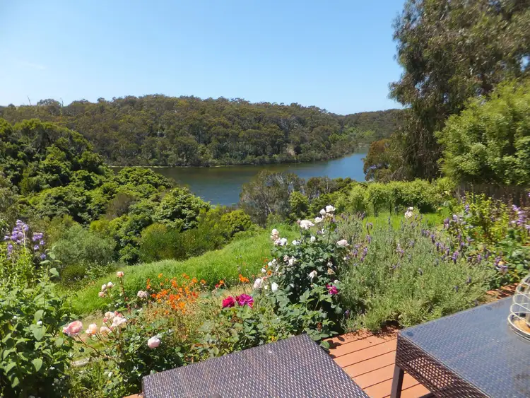 12 Campbell Grove, Lakes Entrance VIC 3909