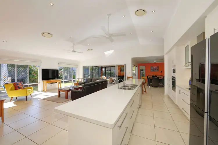 8 Chantilly St, Bargara QLD 4670