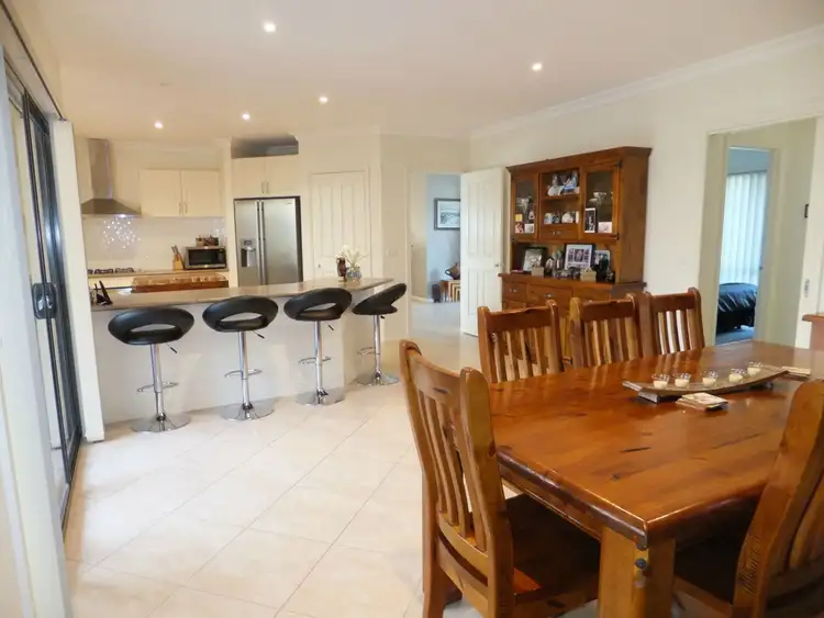 Sixth view of Homely house listing, 1 Wilpena Court, Bairnsdale VIC 3875