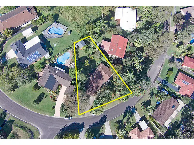 10 Aloota Crescent, Ocean Shores NSW 2483