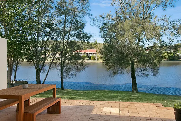 2/34 Sunbird Street, Burleigh Waters QLD 4220