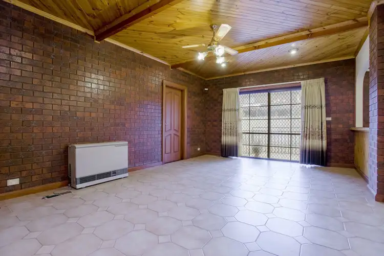 Fifth view of Homely house listing, 7 Landau Place, Avondale Heights VIC 3034