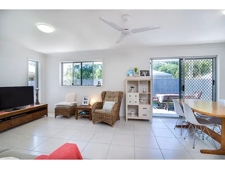 Fifth view of Homely house listing, 2/5 Miram Place, Ocean Shores NSW 2483
