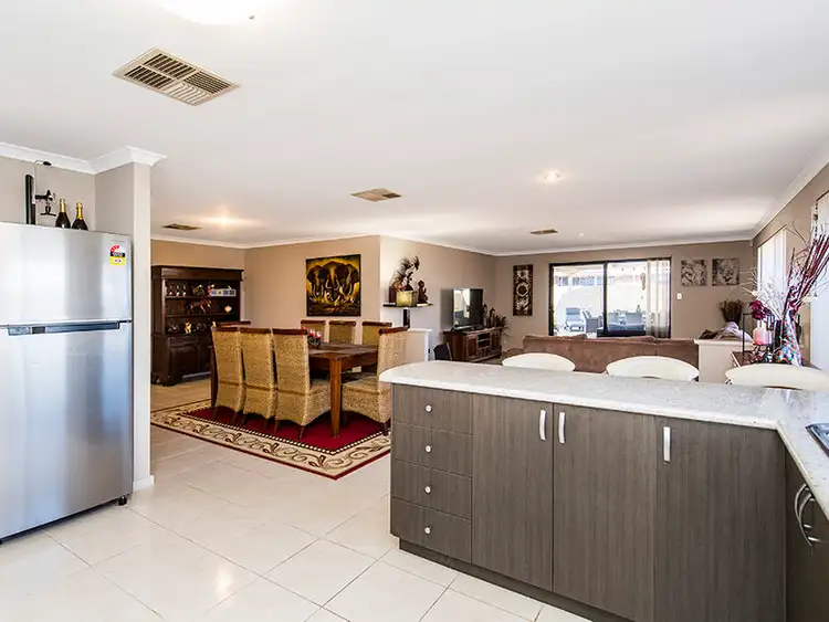 10 Bobtail Bend, Wannanup WA 6210