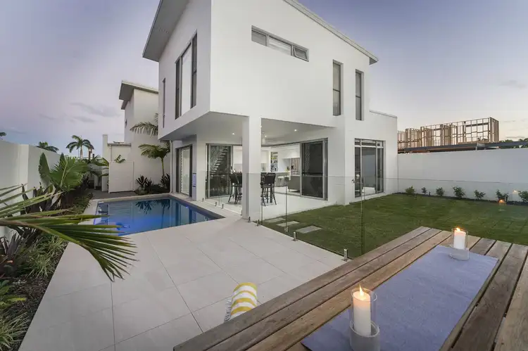 7824 Pavilions Close, Hope Island QLD 4212