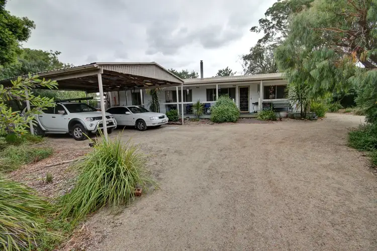 26 Tenth Avenue, Raymond Island VIC 3880