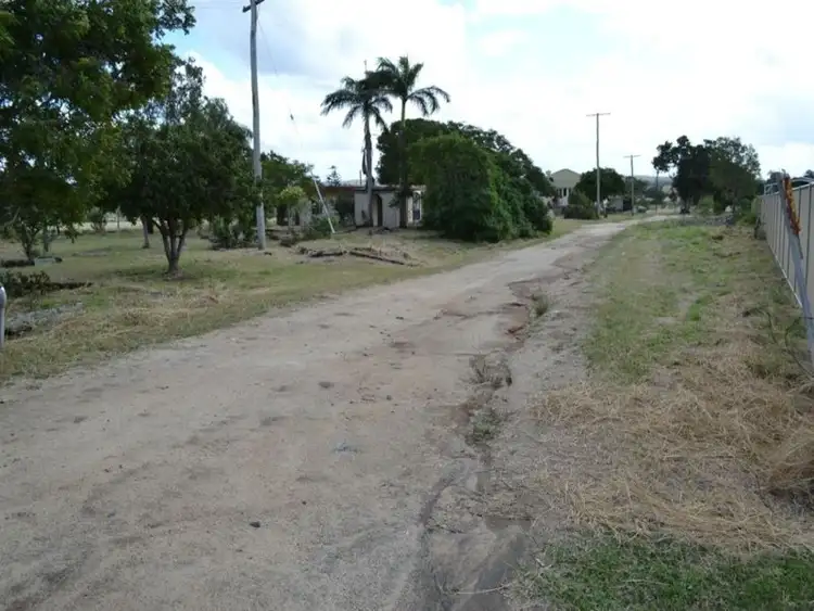 24 HALL Road, Gracemere QLD 4702
