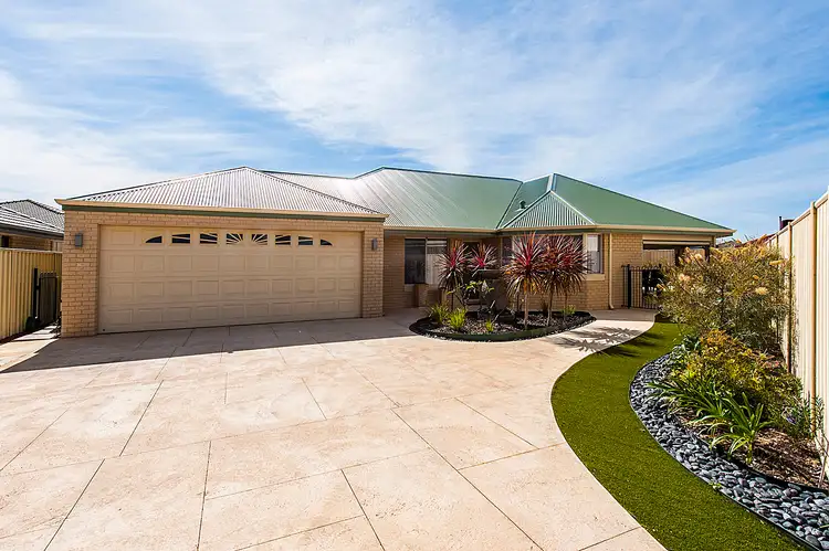 6 Dyer Lane, Lakelands WA 6180