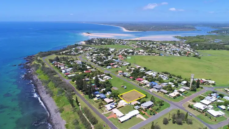 53 Bathurst St, Elliott Heads QLD 4670