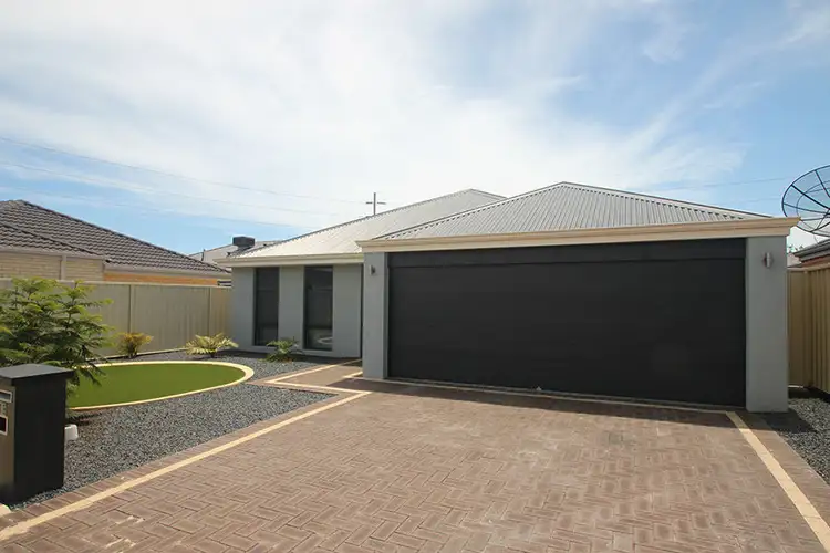 16 Pilkington Street, Canning Vale WA 6155