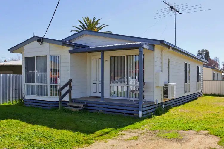 18 Henty St, Culcairn NSW 2660