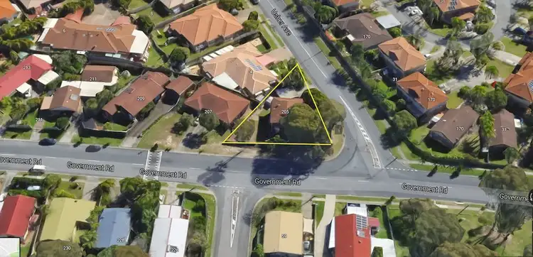 205 Government Road, Labrador QLD 4215