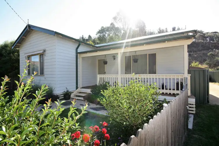 37 Foxlow Street, Captains Flat NSW 2623