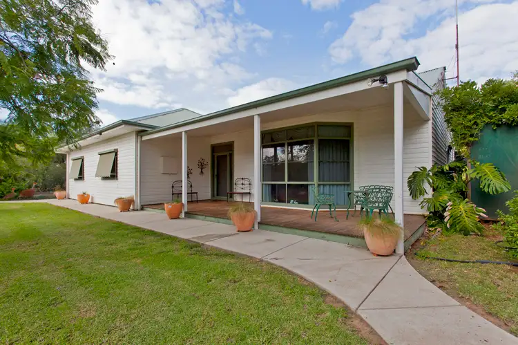 1 Thornber Street, Oaklands NSW 2646