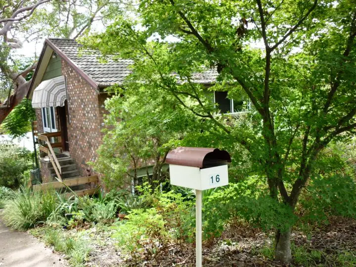 16 Lalor Dr