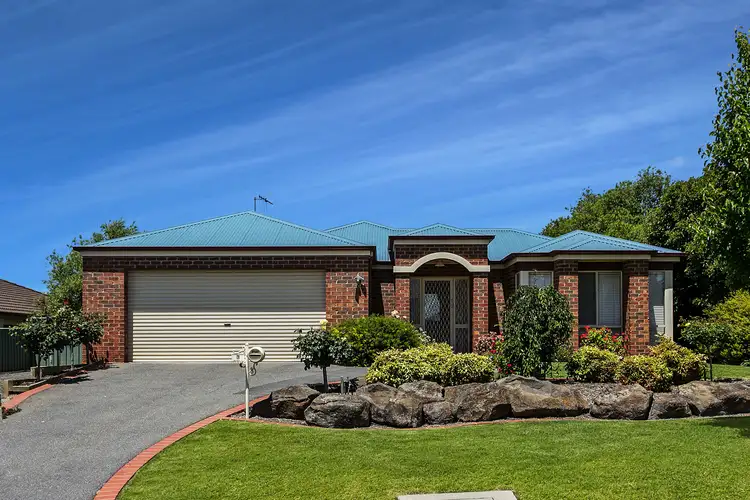 3 Ellesmere Terrace, Strathdale VIC 3550