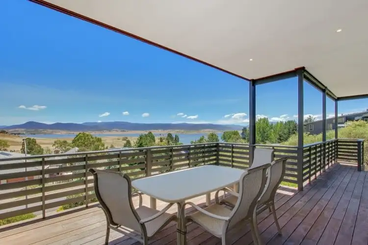 13 Acacia Pl, East Jindabyne NSW 2627