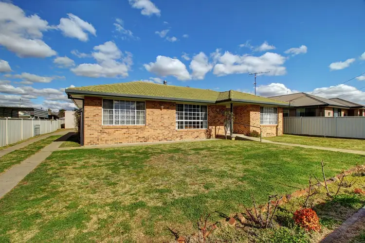 4 Hunter Place, Uralla NSW 2358