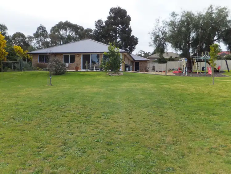7B Nicole Court, Wy Yung VIC 3875