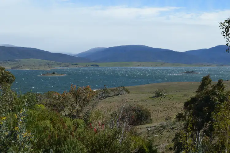 8 Lakeview Terrace, East Jindabyne NSW 2627