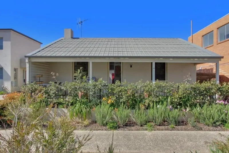 Main view of Homely townhouse listing, 15/33 Macquoid St, Queanbeyan East NSW 2620
