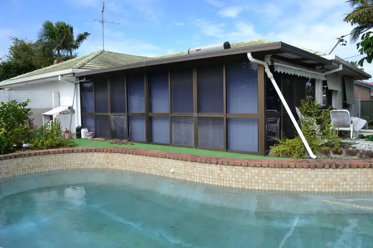 70 Surf Street, Mermaid Waters QLD 4218