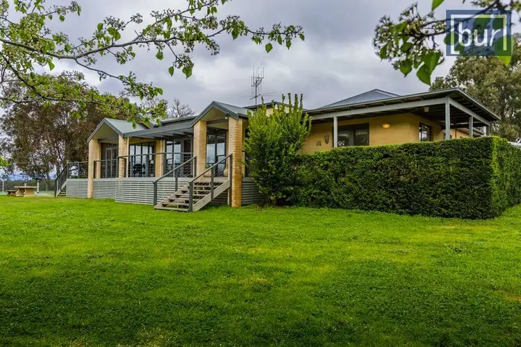 233 Burma Rd, Table Top NSW 2640