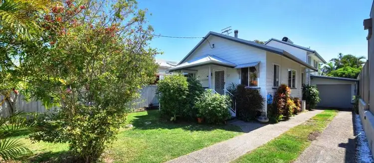 27 Fourteenth Ave, Palm Beach QLD 4221