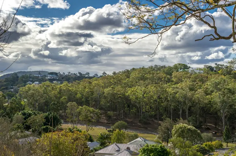 37 Dudley Street, Bardon QLD 4065