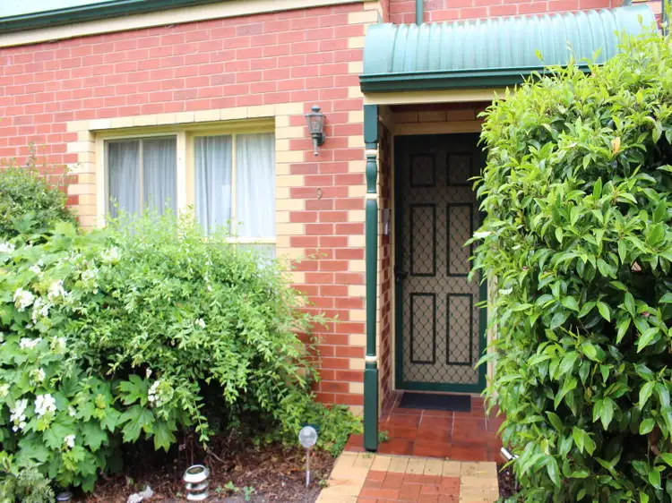 9/3 Hamilton Street, Gisborne VIC 3437