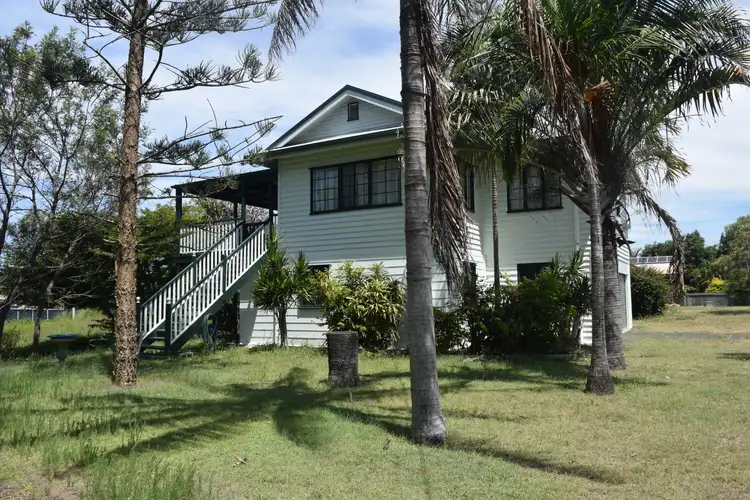 17 Powers St, Burnett Heads QLD 4670