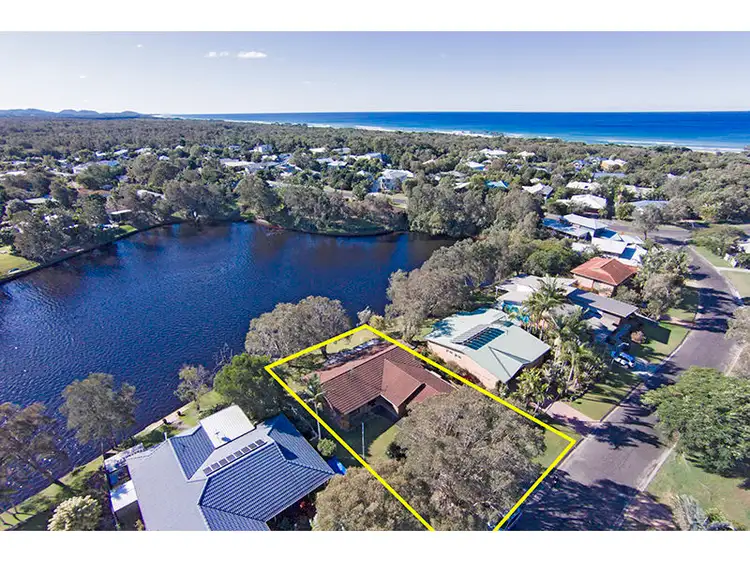 9 Berrimbillah Court, Ocean Shores NSW 2483