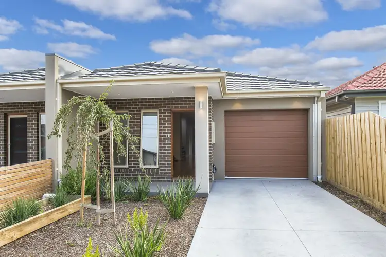 Main view of Homely unit listing, 2/31 Wingara Avenue, Keilor East VIC 3033