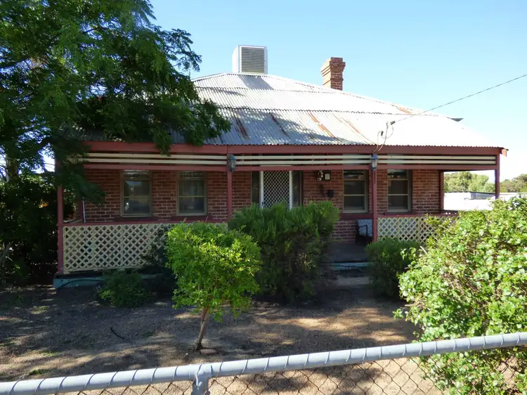 8 Kitchener Road, Merredin WA 6415
