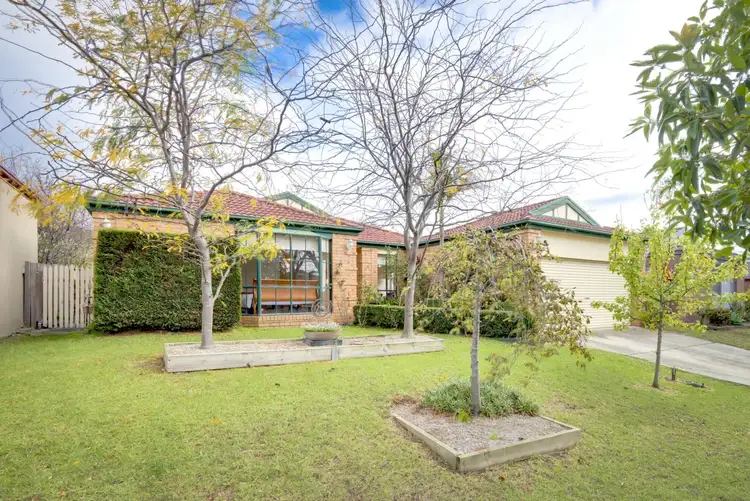 16 Ashton Rise, Narre Warren South VIC 3805