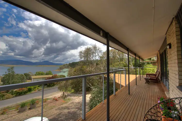 16 Rushes Bay Avenue, East Jindabyne NSW 2627