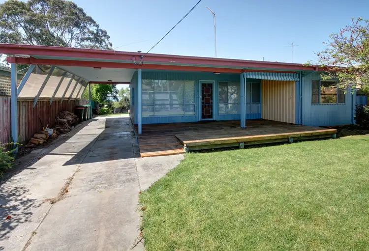 19 Bay Rd, Eagle Point VIC 3878
